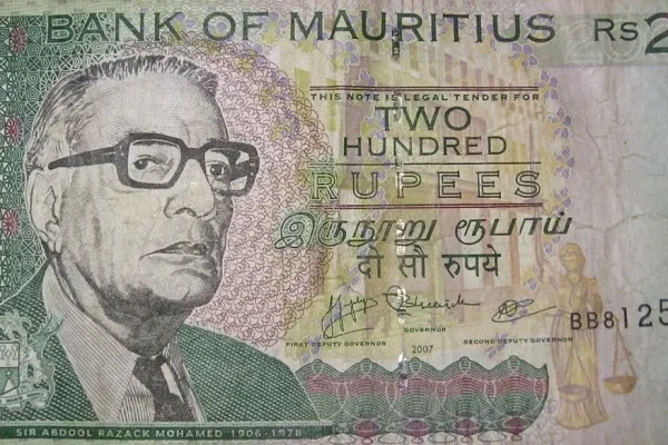 Ancien billet de 200 roupies mauriciennes, illustration de la monnaie locale ; ce visuel ne représente pas un budget de séjour.