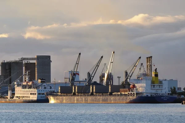 Le Mauritius Trochetia à quai à Port-Louis. Photographie d’archive de 2011 ; les départs et l’accueil de passagers sont à confirmer auprès de l’armateur.