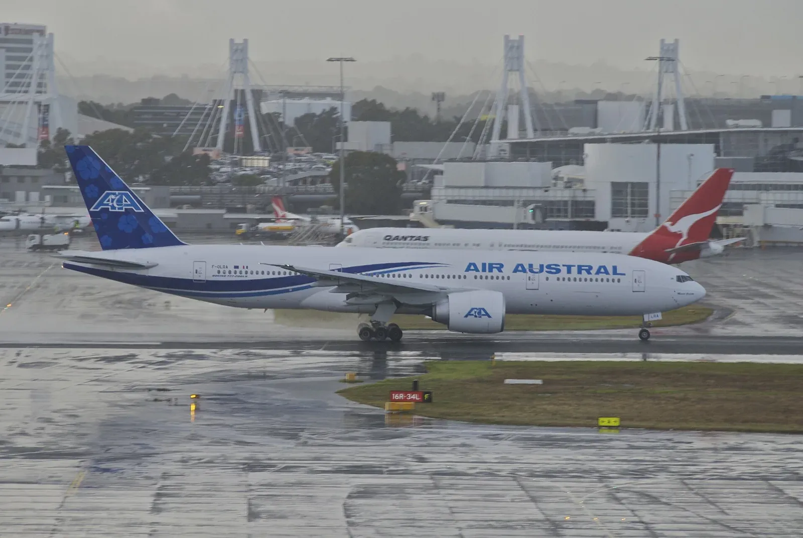 Air Austral Boeing 777-200LR; F-OLRA@SYD;06.07.2012 661bq (7744463992)