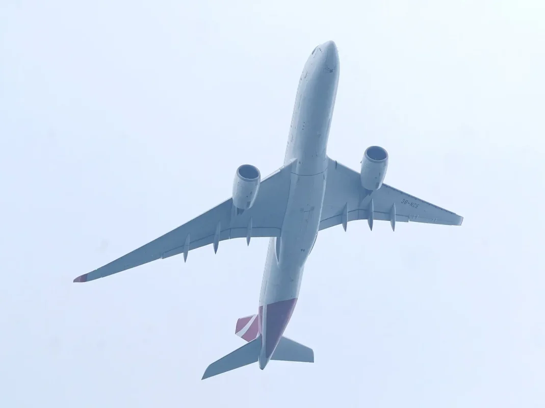 3B-NCE - Airbus A350-941 - Air Mauritius LGW depart 020525